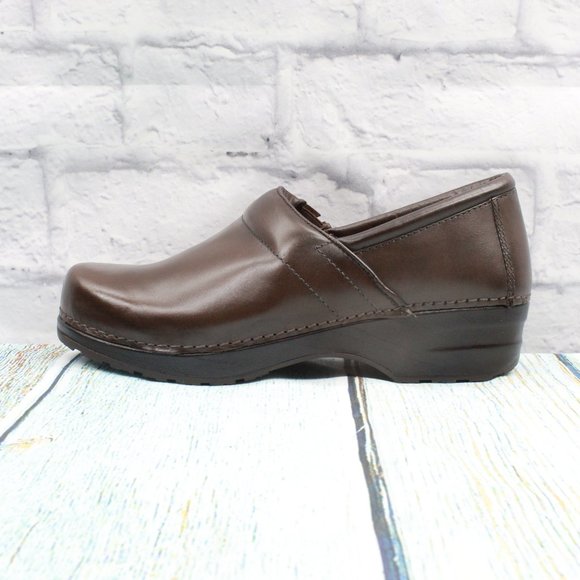 L.L. Bean Shoes - LL Bean Leather Clogs Brown Comfort Professional Nurse Shoes Size 8.5 M